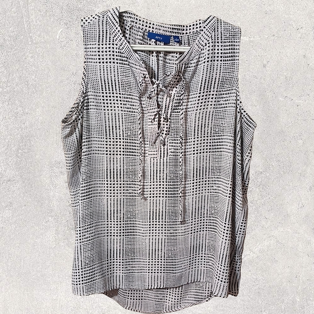 Black and white plaid sleeveless shirt. Size Large